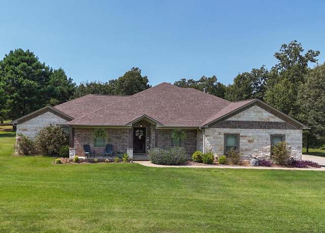 Property at 24 Heritage Blvd, Texarkana, TX 75501, 4 beds, 2.5 baths