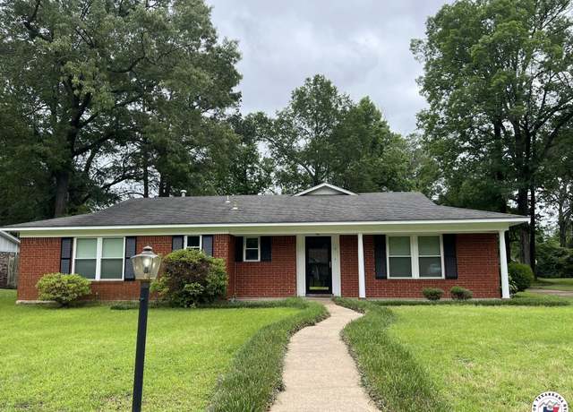 Property at 6 Arnold Dr, Texarkana, AR 71854, 3 beds, 2 baths