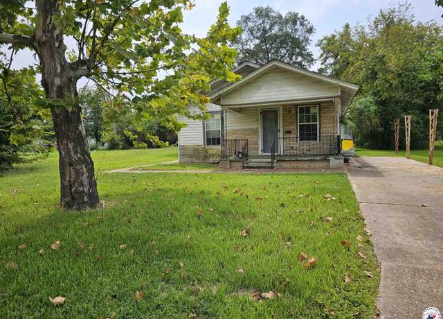 Property at 2105 W 9th St W 9th St, Texarkana, TX 75501, 3 beds, 2 baths