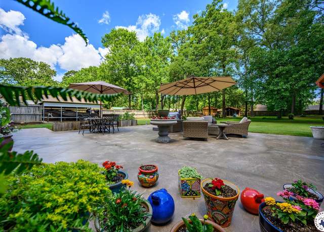 Property at 5802 Forest Grove Rd, Texarkana, TX 75503, 4 beds, 2 baths