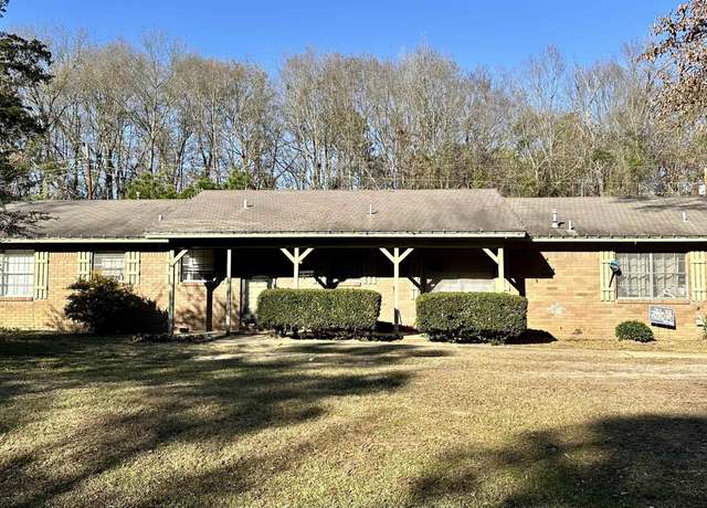 Property at 9 Dogwood Ln, Texarkana, TX 75503, 3 beds, 2 baths