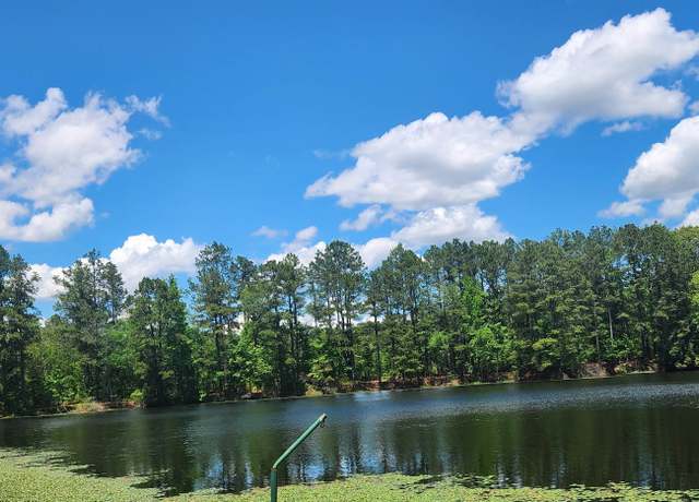 Property at 5611 S Kings Hwy, Texarkana, TX 75501, 4 beds, 3 baths