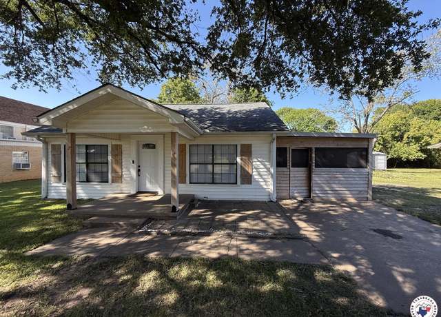 Property at 208 Main St, Maud, TX 75567, 2 beds, 1 bath