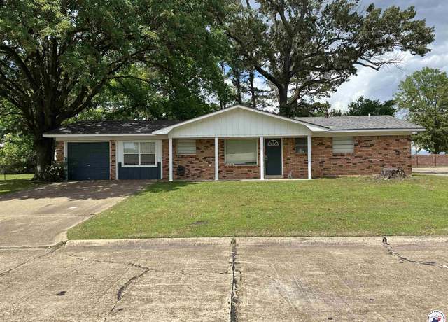 Property at 1002 Champion St, Texarkana, TX 75503, 3 beds, 1.5 baths