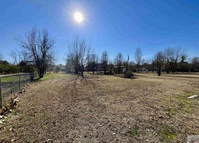 Property at 204 Browning Dr, Hooks, TX 75561