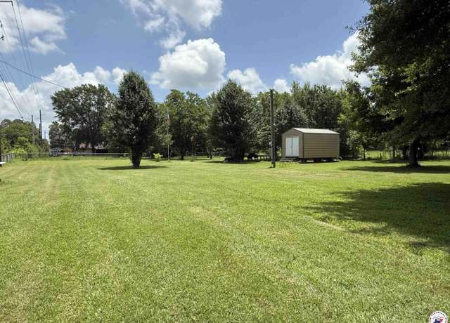 Property at 204 Browning Dr, Hooks, TX 75561