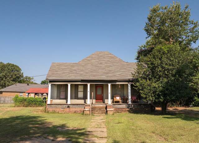 Property at 3403 Rice St, Texarkana, AR 71854, 2 beds, 2 baths