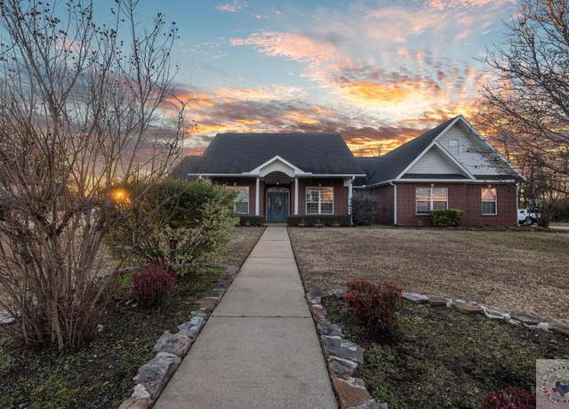 Property at 5207 High Dr, Texarkana, TX 75503, 3 beds, 3 baths
