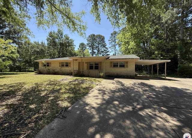 Property at 123 Lakeshore Dr, Texarkana, TX 75503, 4 beds, 3 baths