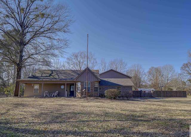 Property at 13 Timberlane St, Texarkana, TX 75501, 4 beds, 4 baths
