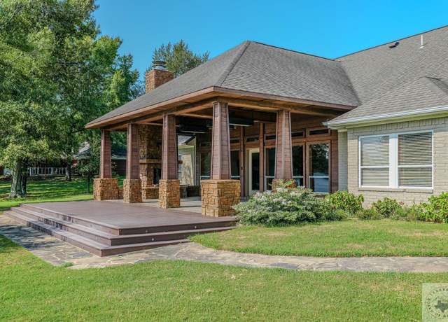 Property at 676 Akin Rd, Texarkana, TX 75503, 4 beds, 3 baths