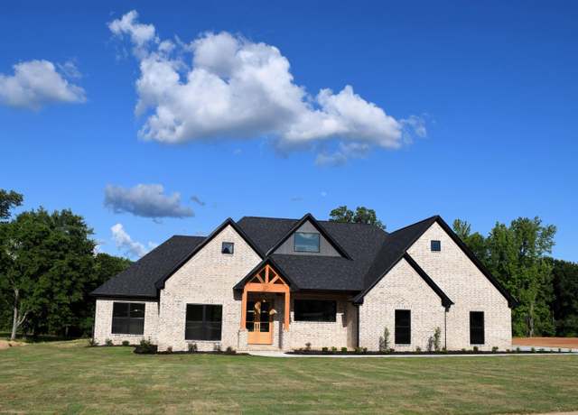 Property at 105 Bronco, Texarkana, TX 75503, 3 beds, 3.5 baths