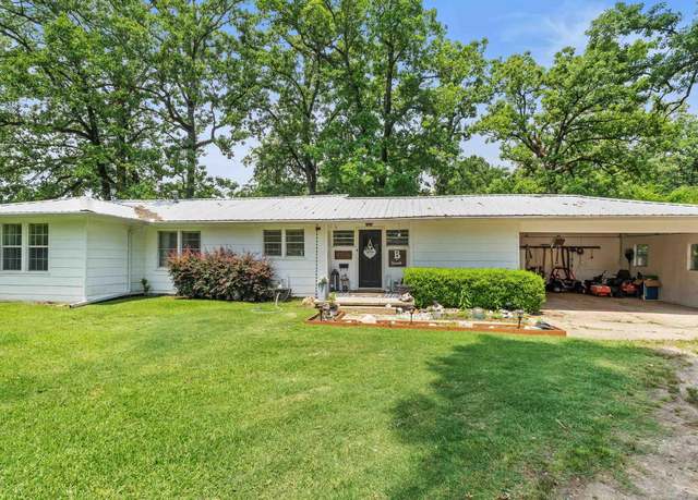 Property at 9216 W 7th St, Texarkana, TX 75501, 3 beds, 2 baths
