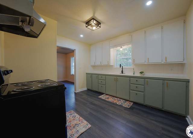 Property at 103 S Merrill St, New Boston, TX 75570, 3 beds, 2 baths