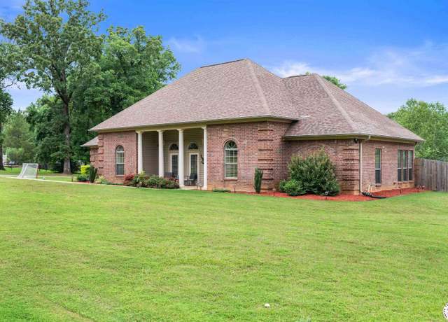 Property at 215 Hunters Cv, Texarkana, TX 75503, 4 beds, 2 baths