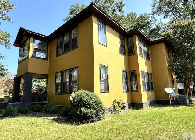 Property at 416 Pecan St, Texarkana, AR 71854, 8 beds, 2 baths