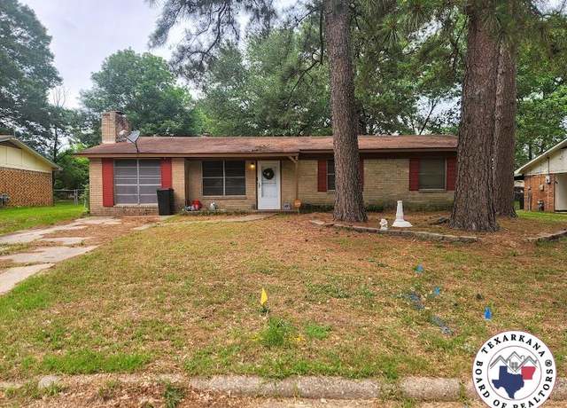 Property at 1305 E 47th St, Texarkana, AR 71854, 3 beds, 1.5 baths