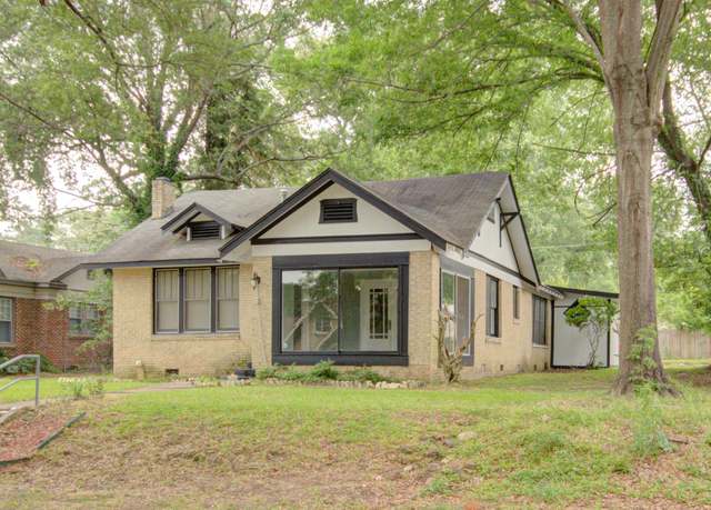 Property at 1920 Laurel St, Texarkana, AR 71854, 3 beds, 2 baths