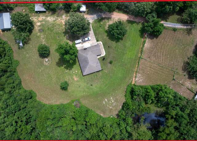 Property at 1121 Kelly Rd, Texarkana, TX 75501, 3 beds, 2.5 baths