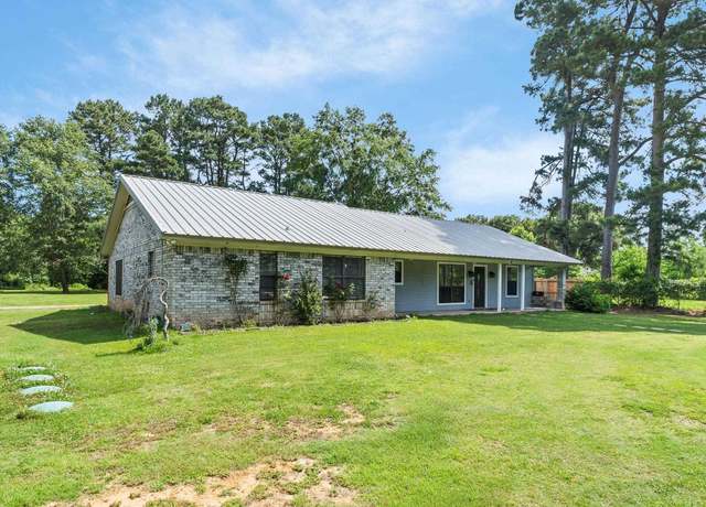 Property at 1599 Myrtle Springs Rd, Texarkana, TX 75503, 4 beds, 3 baths