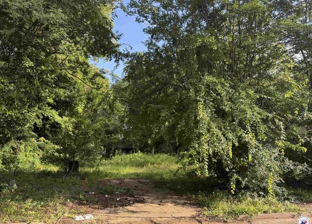 Property at 2107 W 17th, Texarkana, TX 75501