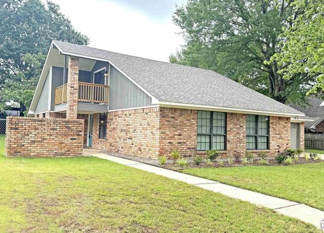 Property at 403 Edgewood Ln, Wake Village, TX 75501, 4 beds, 2 baths