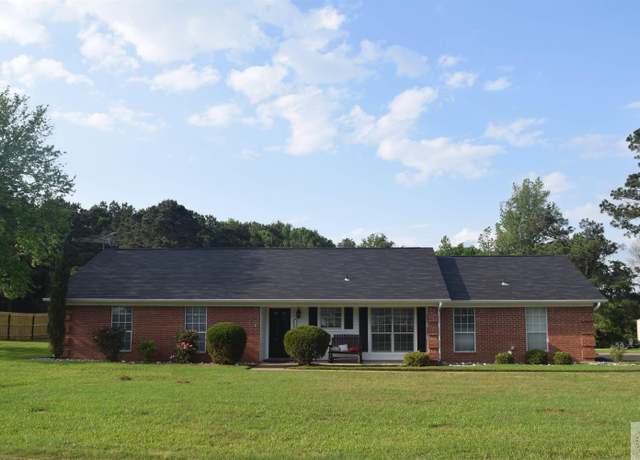 Property at 7110 N Richland Dr, Texarkana, TX 75503, 3 beds, 2 baths