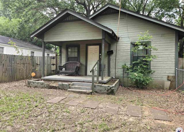 Property at 2015 W 14th St, Texarkana, TX 75501, 2 beds, 1 bath