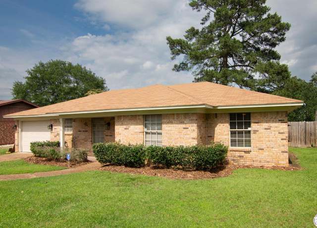 Property at 4718 Charleston St, Texarkana, AR 71854, 3 beds, 2 baths