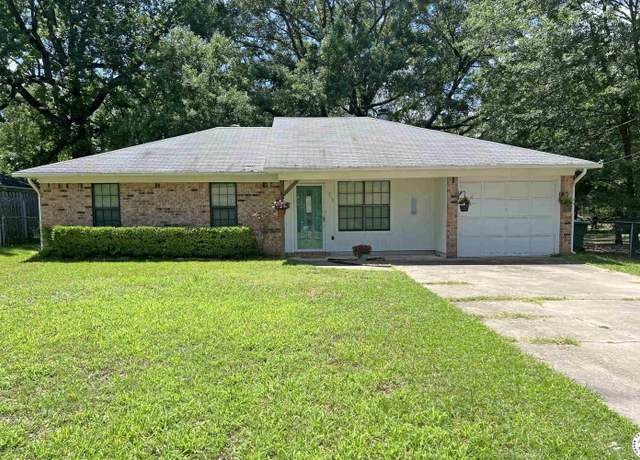 Property at 713 Franklin St, Texarkana, TX 75501, 3 beds, 2 baths
