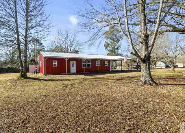 Property at 439 Ave P, Hooks, TX 75661, 3 beds, 3 baths