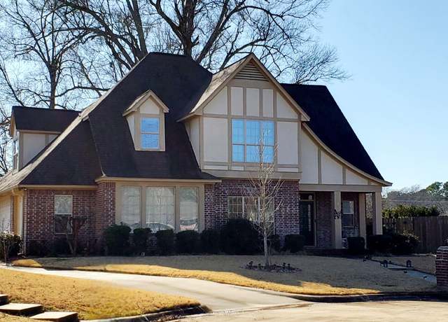 Property at 4 Briarwood Cir, Texarkana, TX 75503, 4 beds, 3.5 baths
