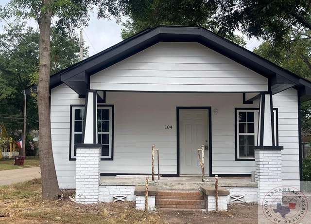 Property at 104 Starkey St, Atlanta, TX 75551, 3 beds, 2 baths