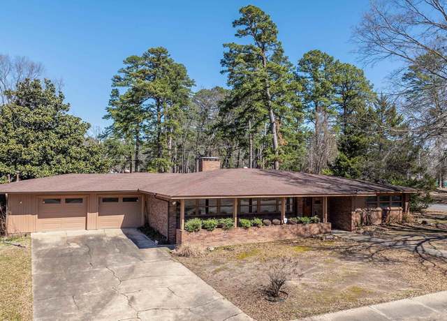 Property at 1300 Brazos St, Texarkana, TX 75503, 3 beds, 3 baths