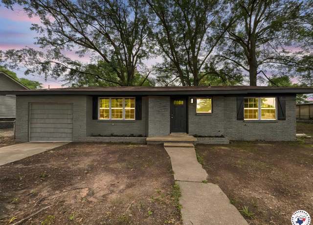 Property at 202 Main St, Hooks, TX 75561, 3 beds, 2 baths