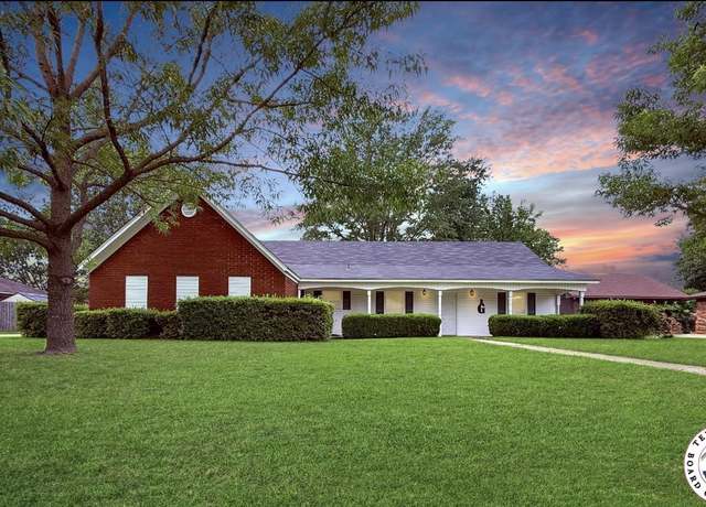 Property at 15 Meadowview Dr, Texarkana, TX 71854, 3 beds, 2 baths