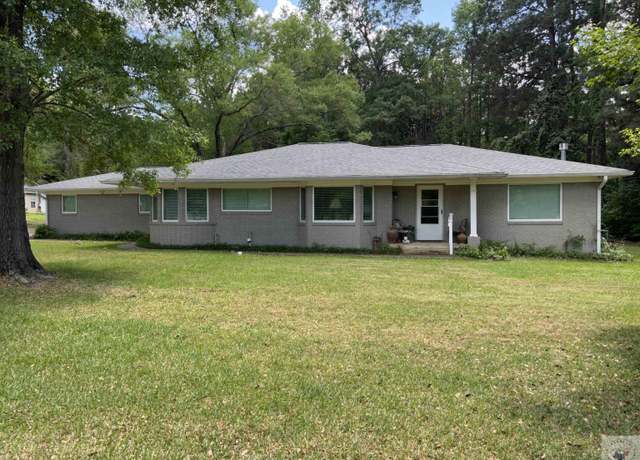 Property at 702 E Main St, Atlanta, TX 75551, 4 beds, 3 baths