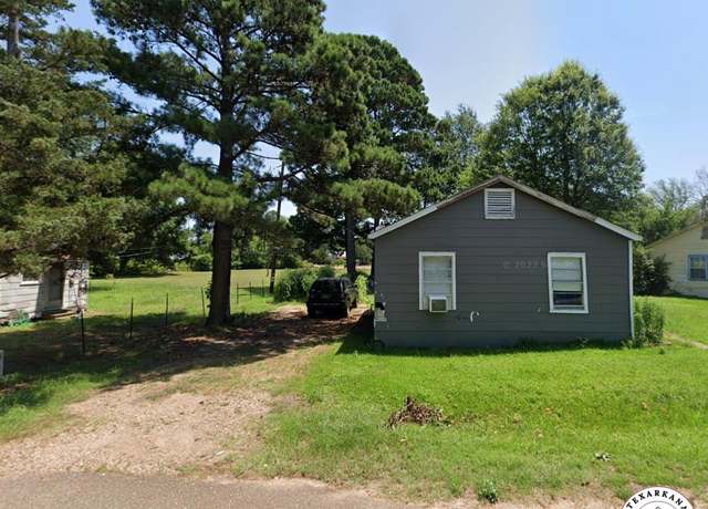 Property at 302 Grant St, Hooks, TX 75561, 2 beds, 1 bath
