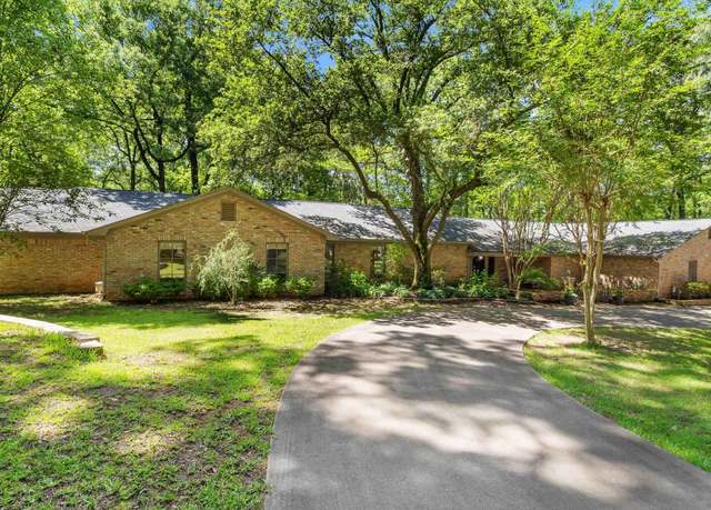 Property at 10 High Point Dr, Texarkana, TX 75503, 6 beds, 5 baths