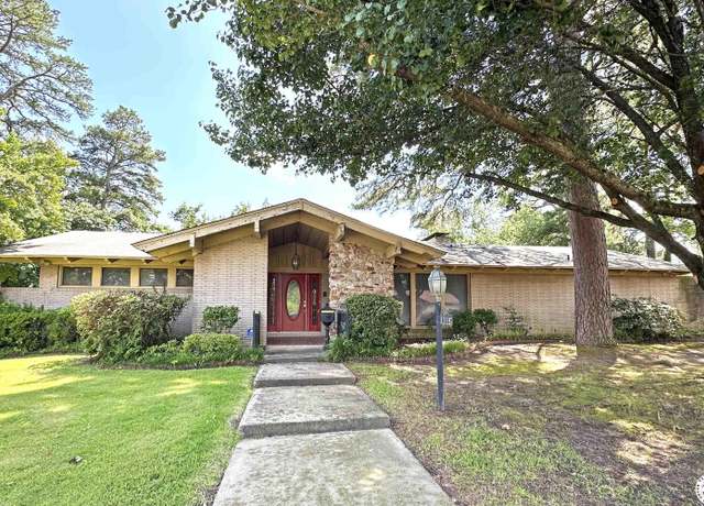 Property at 1315 Holloway Dr, Texarkana, TX 75503, 3 beds, 2.5 baths