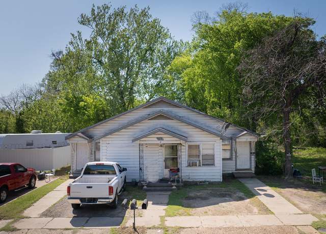 Property at 923 County Ave, Texarkana, AR 71854, 8 beds, 3 baths