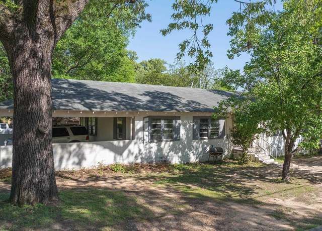 Property at 928 Garland Ave, Texarkana, AR 71854, 6 beds, 2 baths