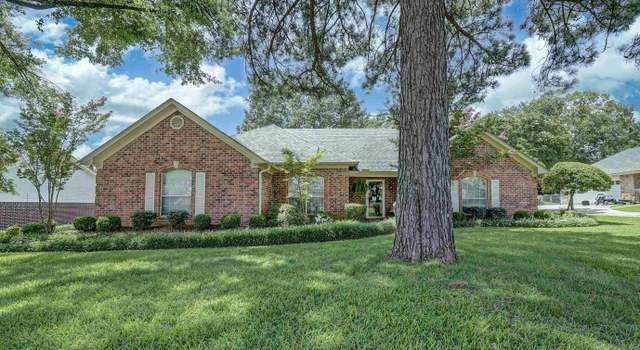 Photo of 305 Whippoorwill Ln, Wake Village, TX 75501