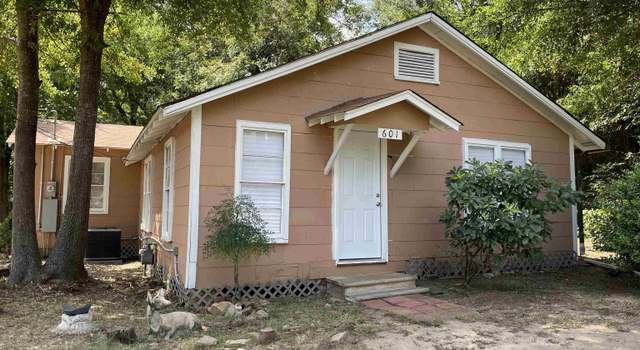 Photo of 601 First St, Queen City, TX 75572