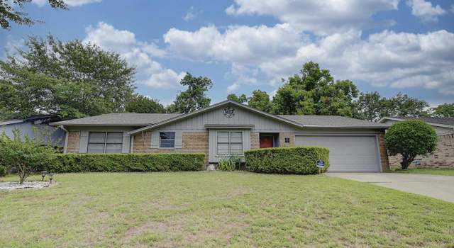 Photo of 228 E Greenfield Dr, Wake Village, TX 75501