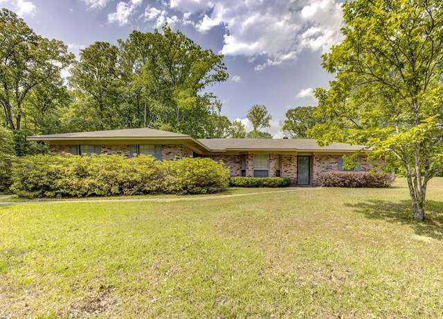 Property at 1160 Timberlane Dr, Vicksburg, MS 39180, 3 beds, 2 baths
