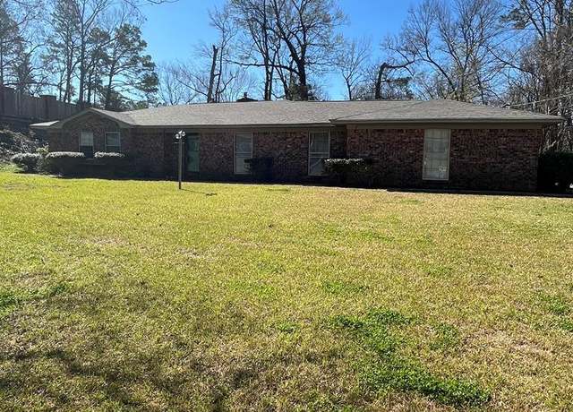 Property at 412 Elmwood St, Vicksburg, MS 39180, 4 beds, 2.5 baths