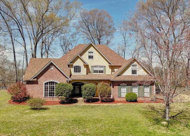 Property at 301 Fairways Dr, Vicksburg, MS 39183, 5 beds, 2.5 baths