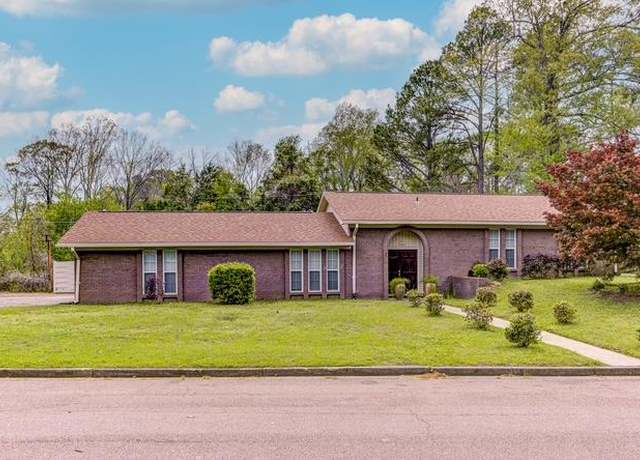 Property at 2 Beverly Hills Cir, Vicksburg, MS 39180, 3 beds, 2.5 baths