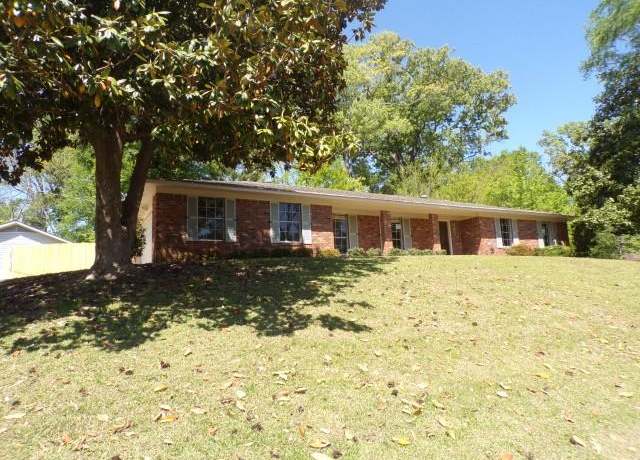 Property at 403 Ridgewood St, Vicksburg, MS 39180, 4 beds, 2 baths